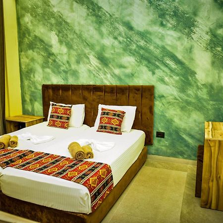 Te Bujtina Hotel- Cozy Stay With Traditional Breakfast Near Beach Golem  Exterior photo
