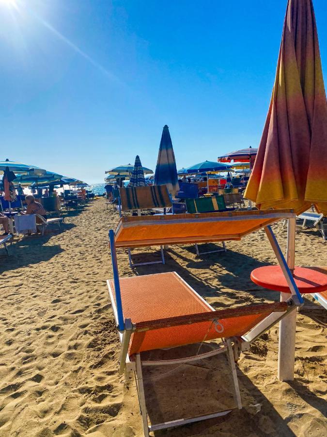 Te Bujtina Hotel- Cozy Stay With Traditional Breakfast Near Beach Golem  Exterior photo