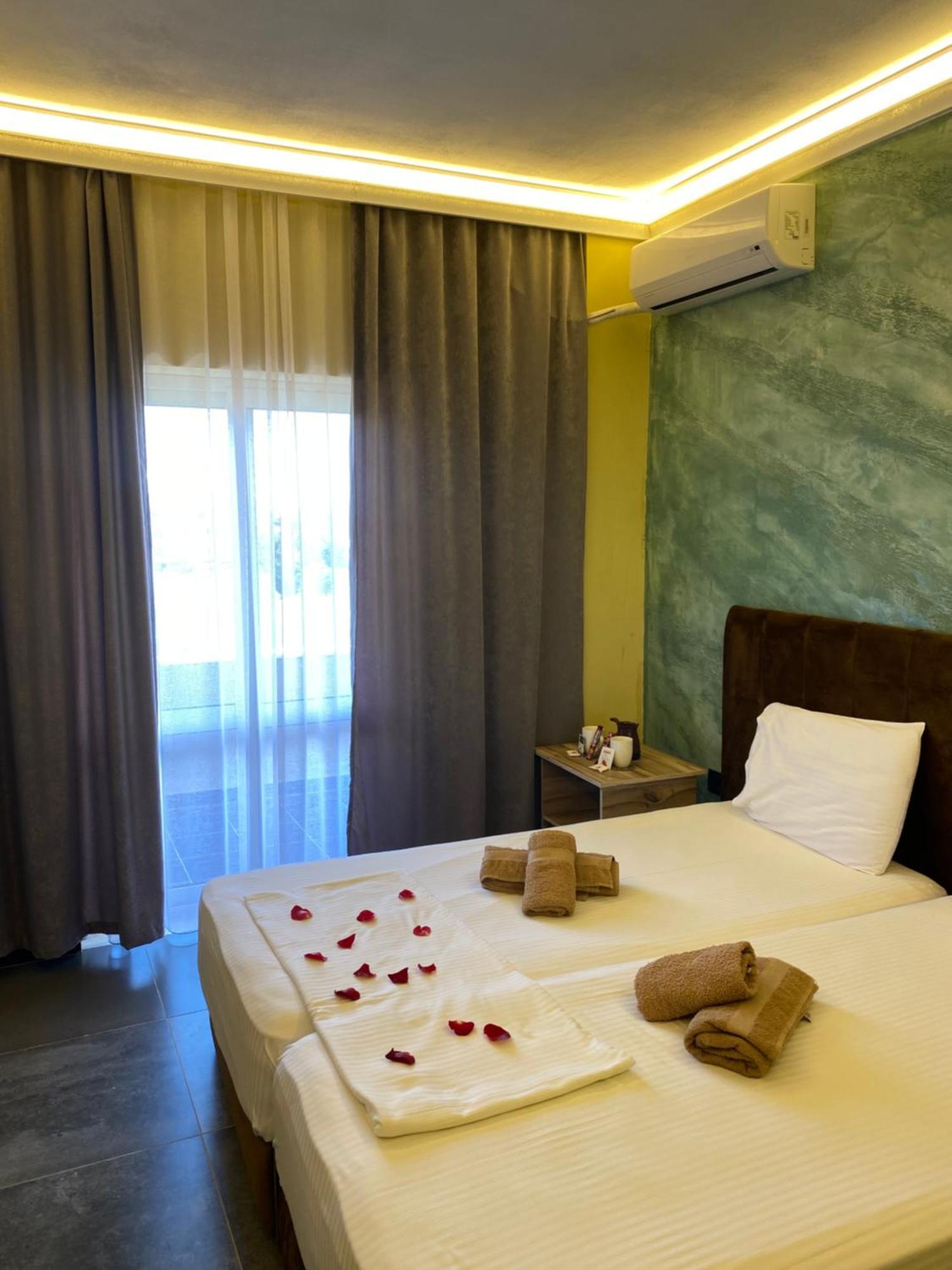 Te Bujtina Hotel- Cozy Stay With Traditional Breakfast Near Beach Golem  Exterior photo