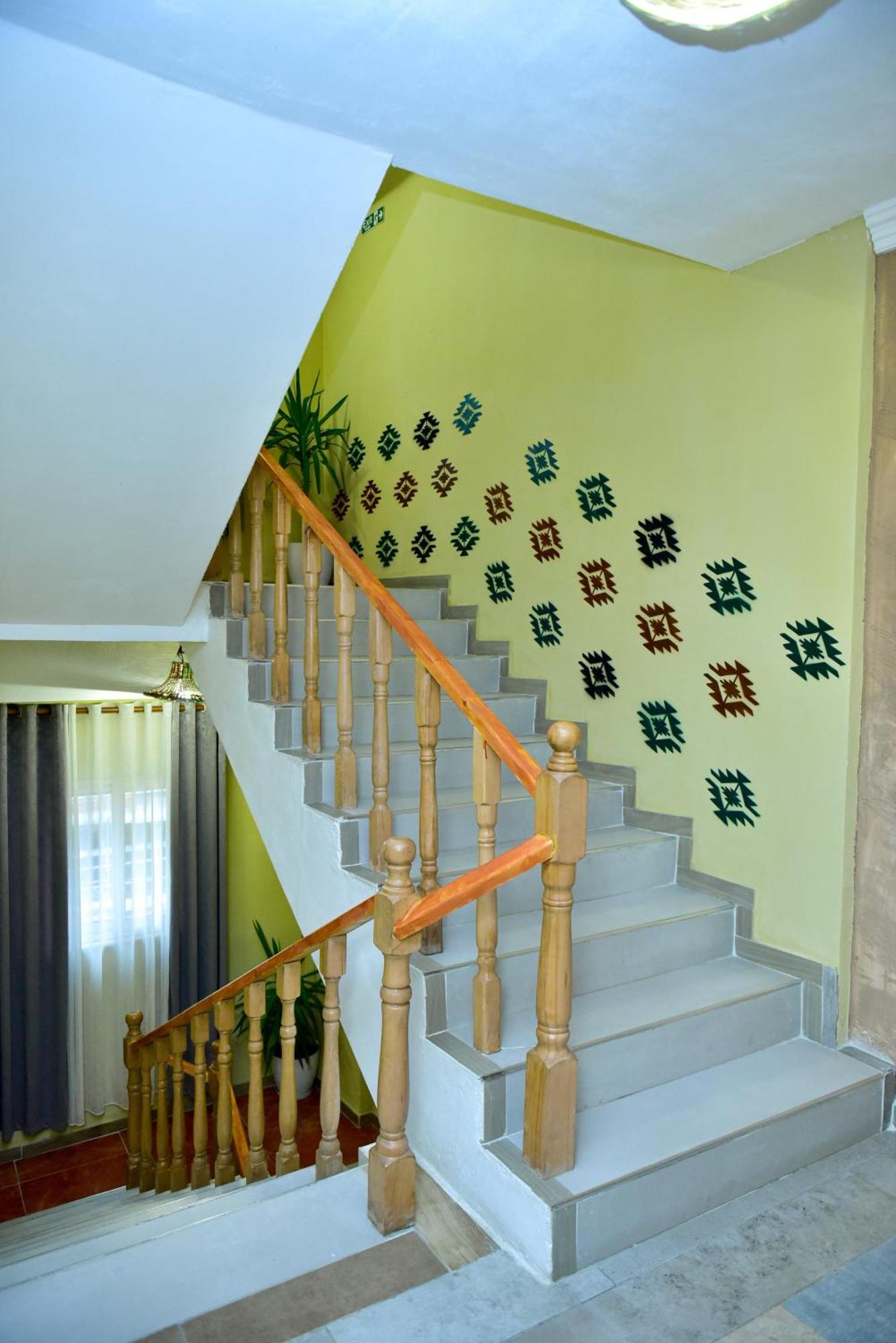 Te Bujtina Hotel- Cozy Stay With Traditional Breakfast Near Beach Golem  Exterior photo