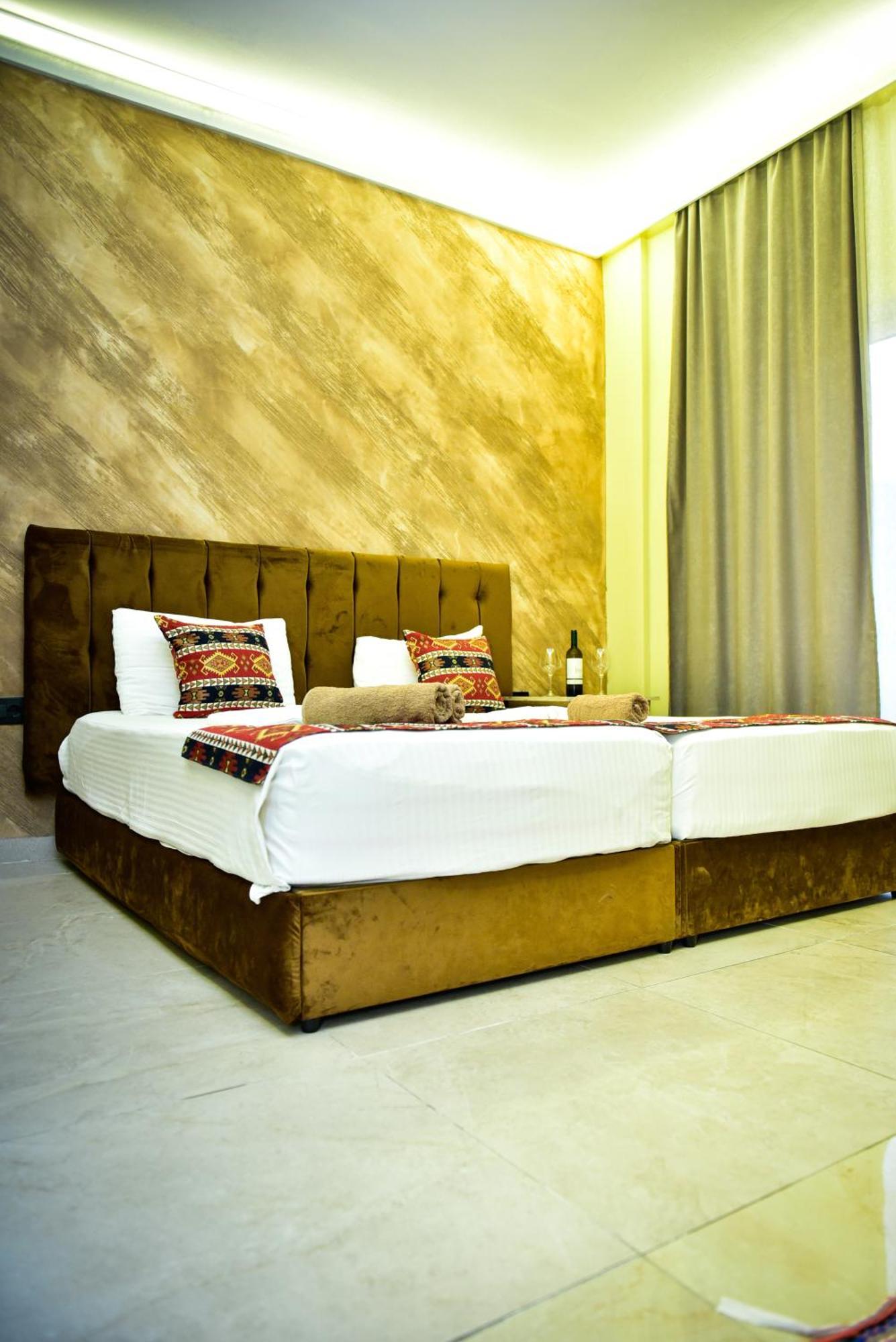 Te Bujtina Hotel- Cozy Stay With Traditional Breakfast Near Beach Golem  Exterior photo